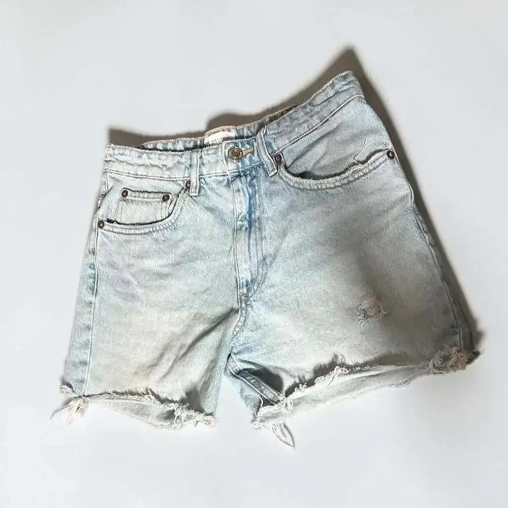 Zara High Rise Light Wash Mom Denim Shorts Size 4